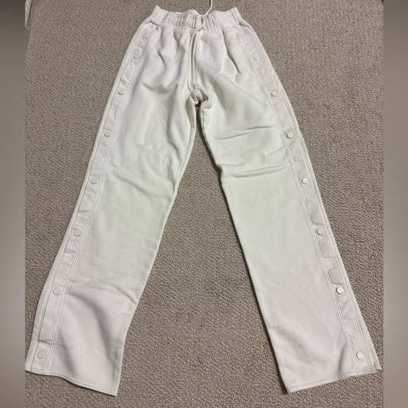 ALO Yoga Pants - ALO SIZE XS CREAM RIP PANTS
